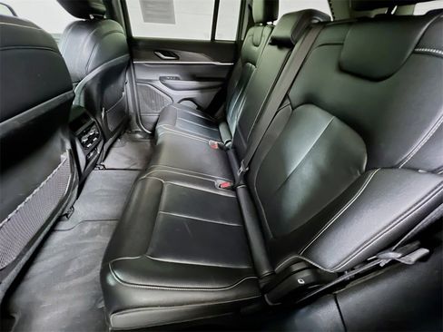 Used 2023 Jeep Grand Cherokee Limited image 22