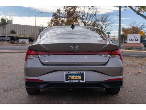 Used 2023 Hyundai Elantra SEL w/ Convenience Package image 4