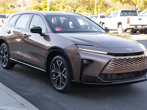 New 2026 Toyota Crown Signia image 3