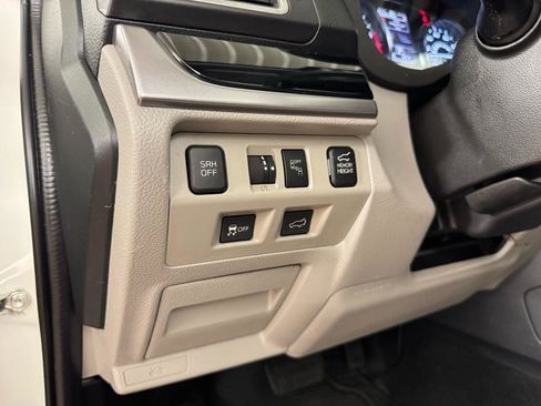 Used 2018 Subaru Forester 2.5i Limited image 19