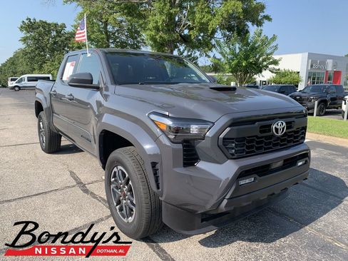 Used 2025 Toyota Tacoma TRD Sport AWD/4WD image 1