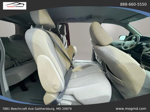 Used 2012 Toyota Sienna LE image 22