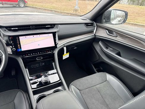 New 2026 Jeep Grand Cherokee Laredo image 19