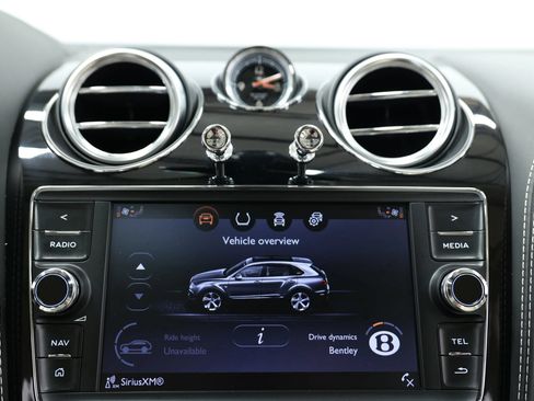 Used 2019 Bentley Bentayga AWD/4WD image 42