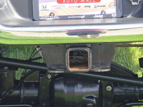 Used 2018 RAM 2500 Tradesman w/ Chrome Appearance Group image 9