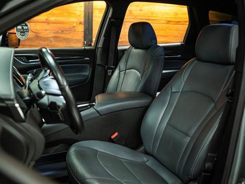 Used 2024 Buick Enclave Premium image 10
