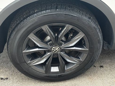 Used 2024 Volkswagen Tiguan SE AWD/4WD image 46