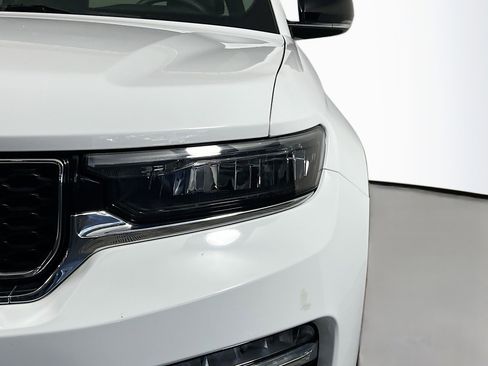 Used 2023 Jeep Grand Cherokee Limited image 12