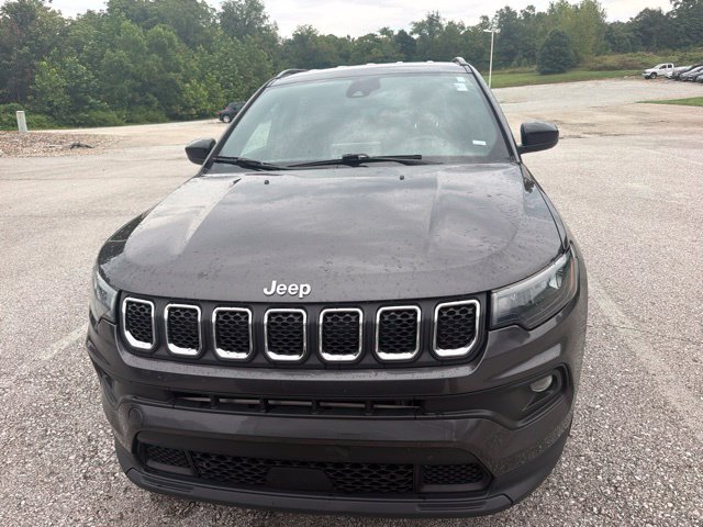 Used 2024 Jeep Compass Latitude AWD/4WD image 3
