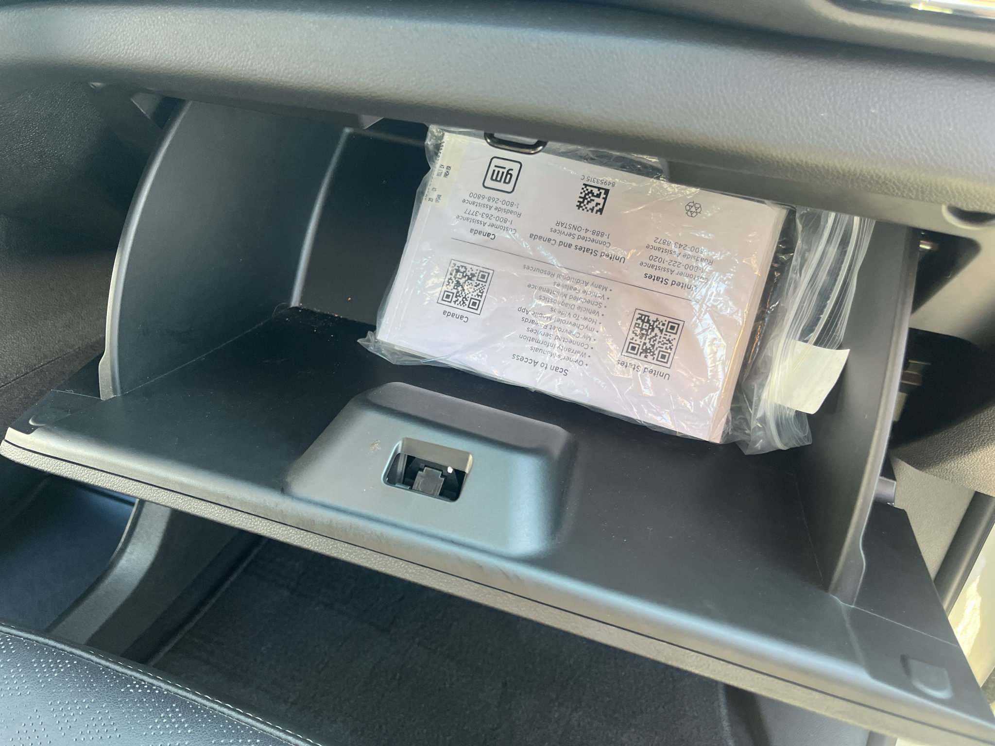 Used 2023 Chevrolet Bolt EUV Premier w/ Sun & Sound Package FWD image 33