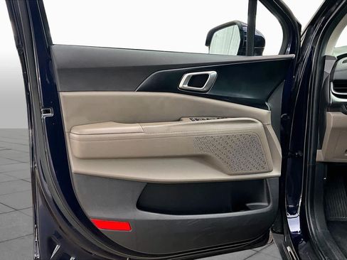 Used 2025 Kia Carnival FWD image 21