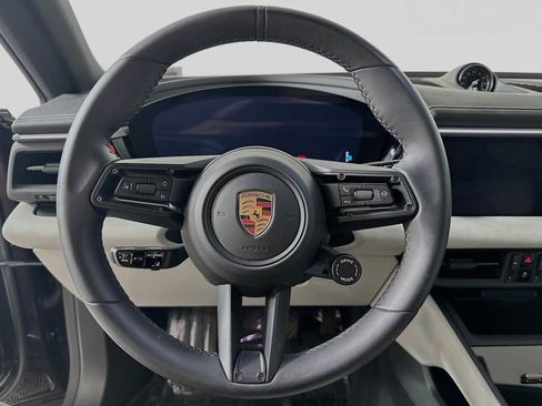 Used 2025 Porsche Macan Electric image 15