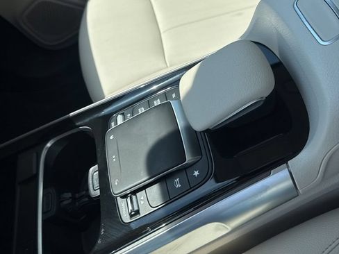 Used 2022 Mercedes-Benz GLB 250 4MATIC w/ Premium Package Lite image 28