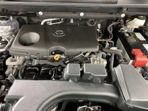 Used 2022 Toyota RAV4 LE image 32