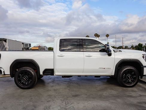 Used 2025 GMC Sierra 2500 AT4 AWD/4WD image 13