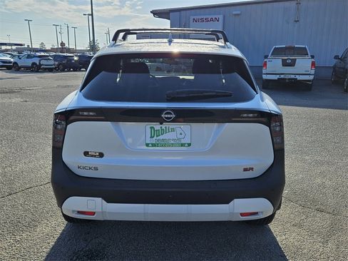 New 2025 Nissan Kicks SR image 8