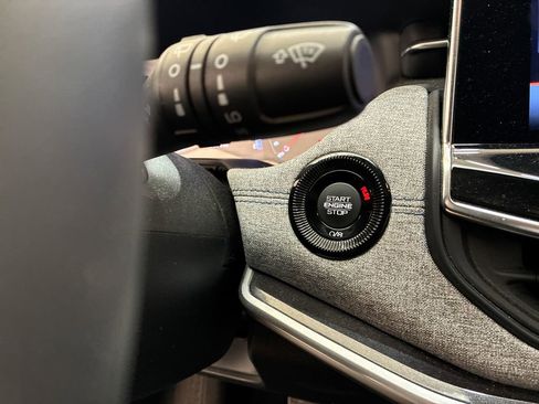 Used 2022 Jeep Compass Latitude FWD image 19