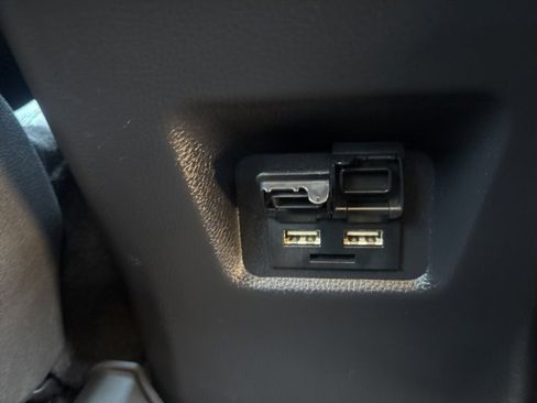 Used 2021 Toyota RAV4 XLE Premium image 13