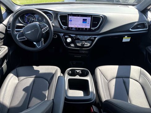 New 2026 Chrysler Voyager LX image 11