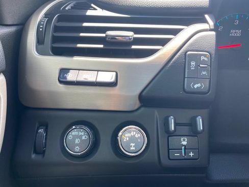 Used 2018 GMC Yukon Denali w/ Open Road Package AWD/4WD image 29