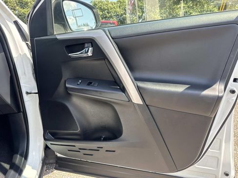 Used 2017 Toyota RAV4 XLE FWD image 16