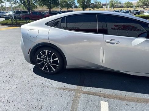 Used 2023 Toyota Prius Prime Premium FWD image 9