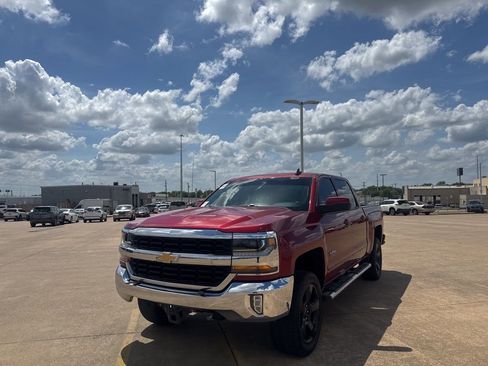 Used 2018 Chevrolet Silverado 1500 LT w/ Texas Edition image 8