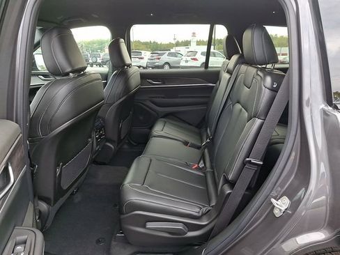 New 2025 Jeep Grand Cherokee L Limited w/ Black Appearance Package AWD/4WD image 14