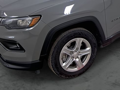 Used 2023 Jeep Compass Latitude w/ Convenience Group AWD/4WD image 7
