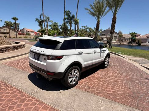 Used 2017 Land Rover Range Rover Evoque SE AWD/4WD image 2