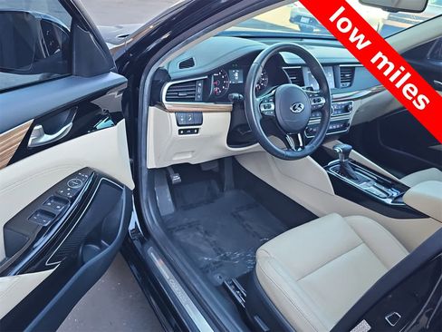 Used 2019 Kia Cadenza Premium image 10