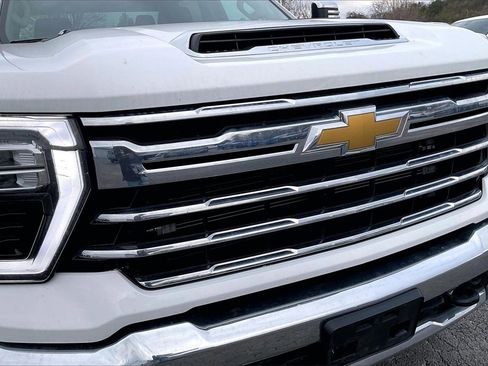 Used 2024 Chevrolet Silverado 2500 LTZ image 34
