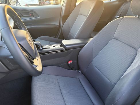 Used 2025 Toyota Prius LE image 36