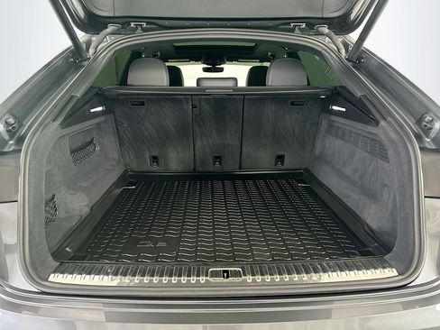 Used 2019 Audi Q8 Premium Plus AWD/4WD image 27