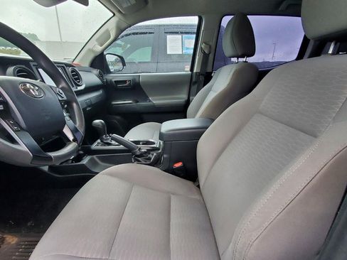 Used 2018 Toyota Tacoma SR AWD/4WD image 3
