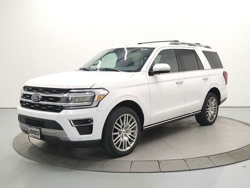 Used 2024 Ford Expedition Limited AWD/4WD image 3