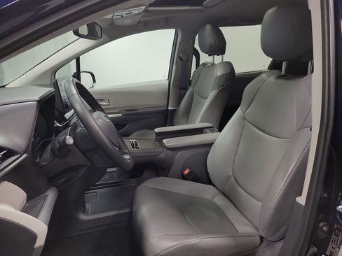 Used 2024 Toyota Sienna XLE AWD/4WD image 21