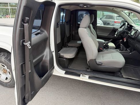 Used 2017 Toyota Tacoma SR w/ SR Convenience Package AWD/4WD image 11