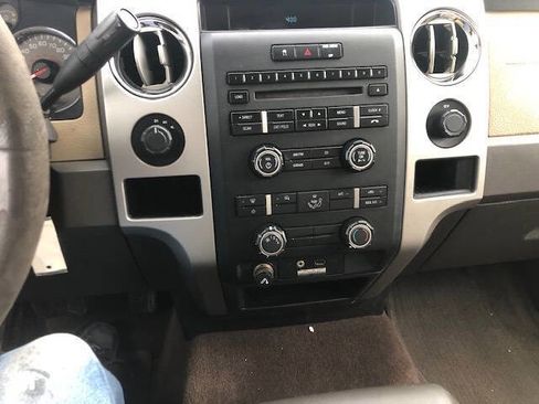 Used 2010 Ford F150 XLT image 9