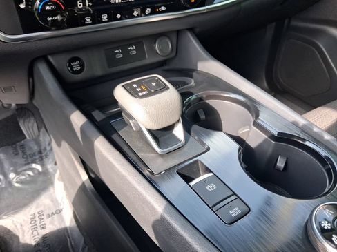 Used 2025 Nissan Rogue SV AWD/4WD image 21