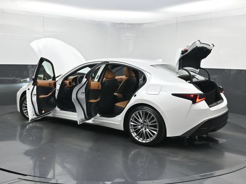 Used 2024 Lexus IS 300 w/ Premium Package RWD image 36