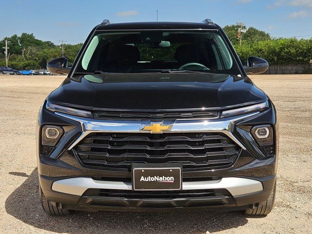 Used 2025 Chevrolet TrailBlazer LT FWD image 2