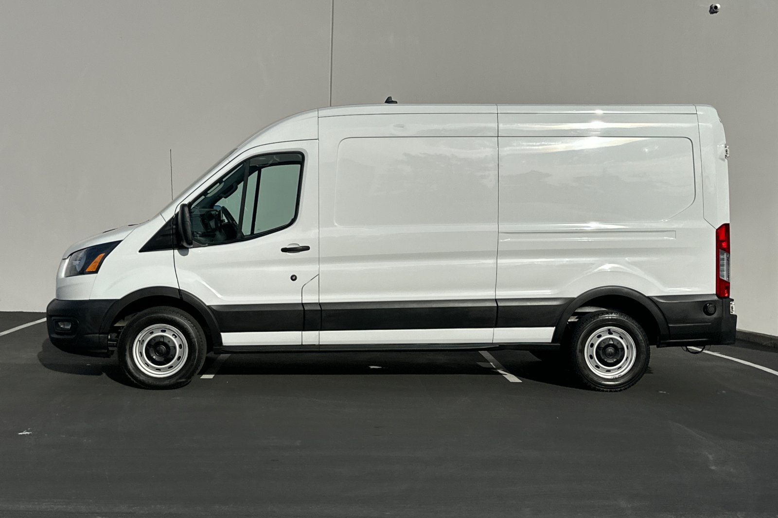 Used 2020 Ford Transit 250 Medium Roof w/ Load Area Protection Package RWD image 7