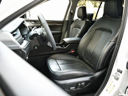 Used 2023 Jeep Grand Cherokee Limited w/ Luxury Tech Group II image 19