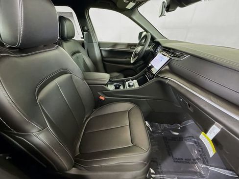 New 2025 Jeep Grand Cherokee Limited image 26