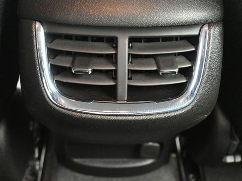 Used 2025 Chevrolet Malibu LT FWD image 8
