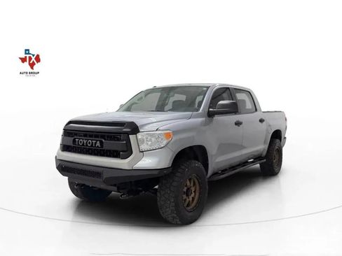 Used 2017 Toyota Tundra SR5 w/ TRD Off Road Package AWD/4WD image 4