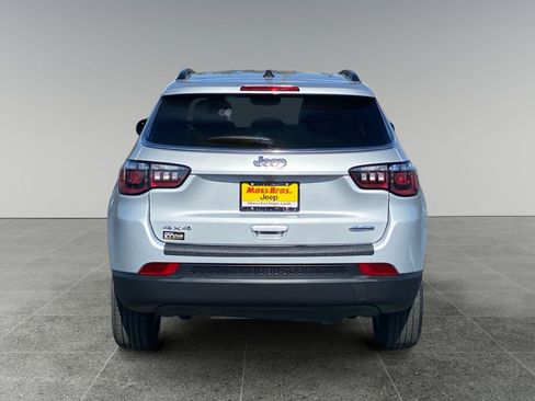 Used 2024 Jeep Compass Latitude AWD/4WD image 4