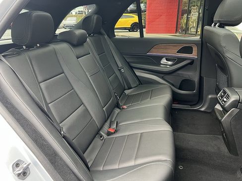 Used 2025 Mercedes-Benz GLE 350 4MATIC w/ Winter Package image 33