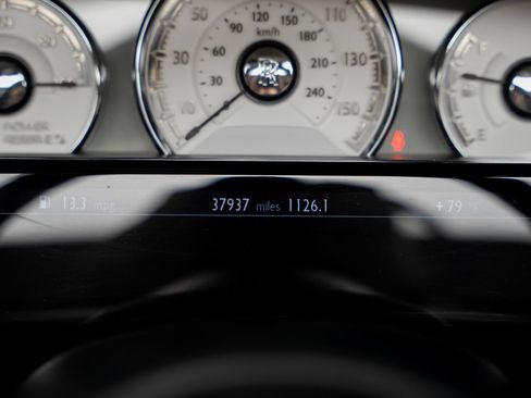 Used 2016 Rolls-Royce Dawn RWD image 46